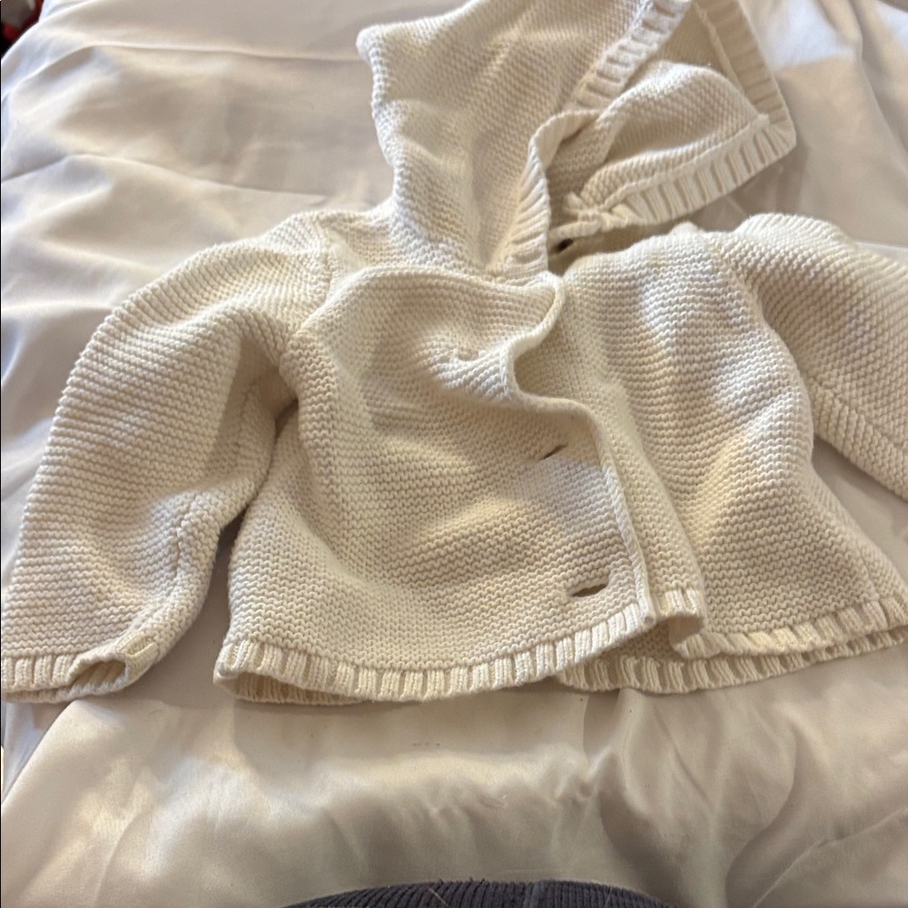 Children’s Old Navy Cream Knit Hooded Sweater 12-18 months